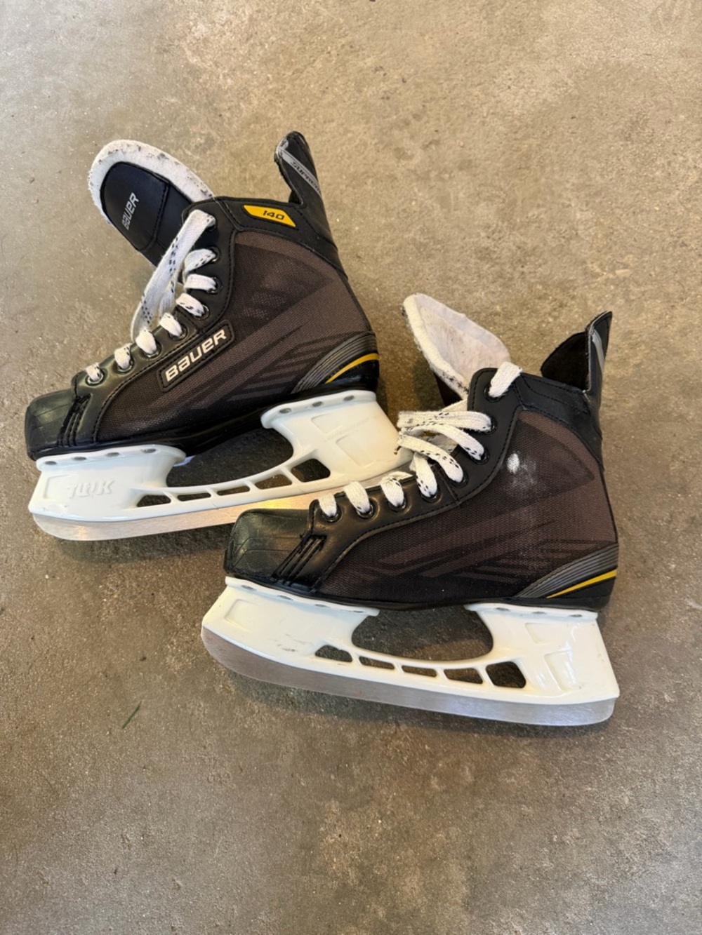 Bauer Hockey Skates Size 6 - Black with white accents